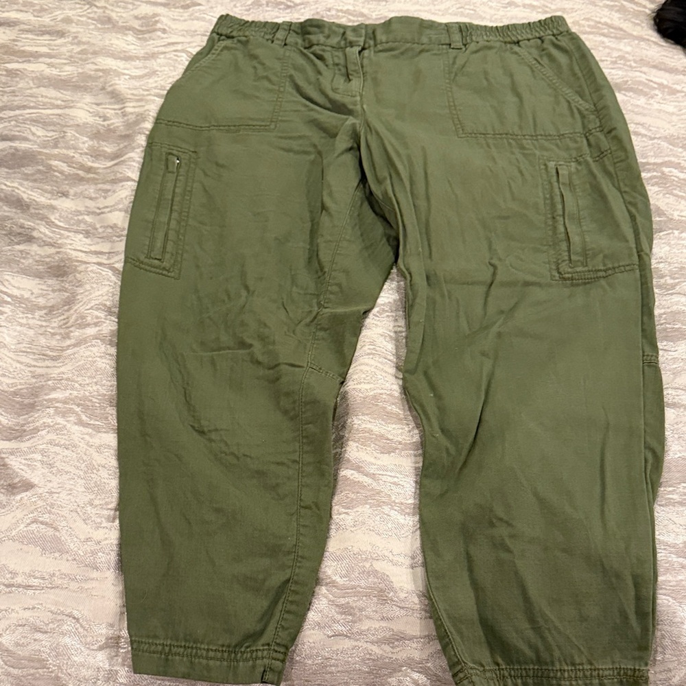 Loft women’s Olive Green Casual Cargo Pants size 10